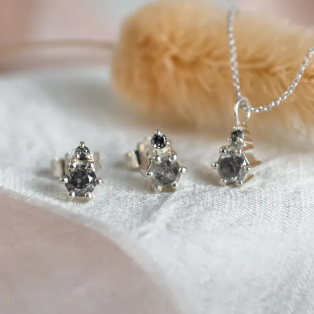 Gold jewelry set with salt and pepper diamonds in cluster style RILEY Image