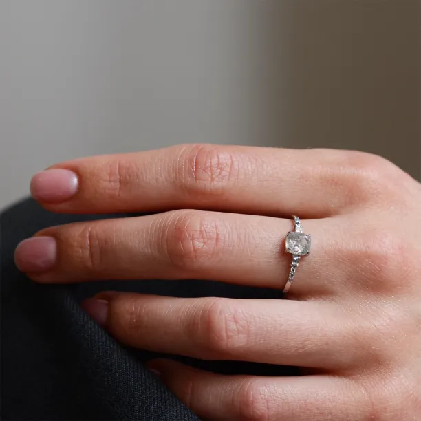 Gold ring with gray diamond salt and pepper CATERINA Image