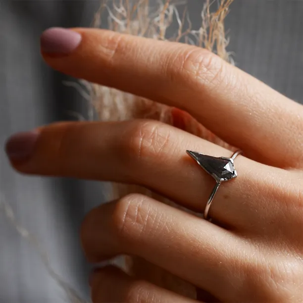 Unusual engagement ring with salt'n'pepper diamond KELLIS Image