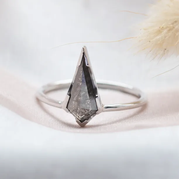Unusual engagement ring with salt'n'pepper diamond KELLIS Image