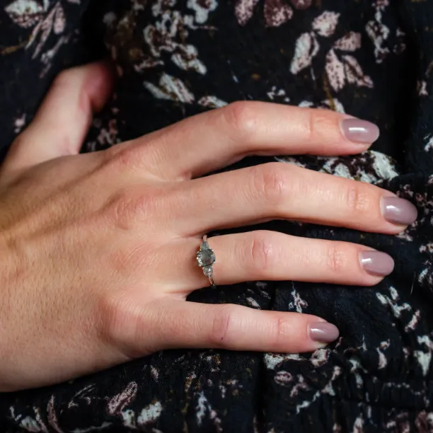 Unusual engagement ring with salt'n'pepper diamonds AURELIO Image