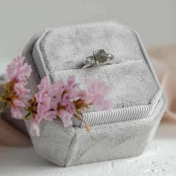 Unusual engagement ring with salt'n'pepper diamonds AURELIO Image