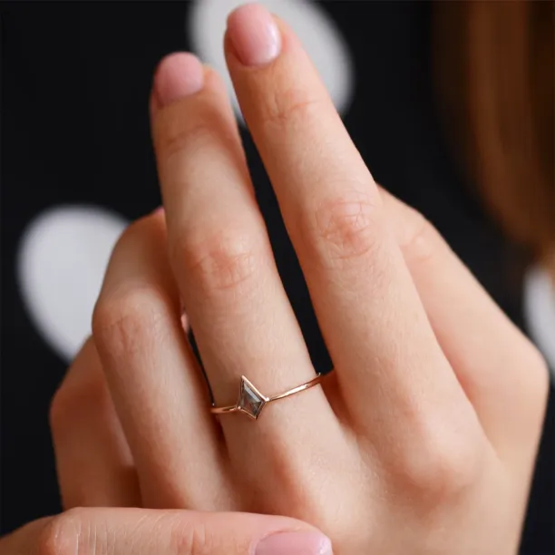 Minimalist kite salt and pepper diamond ring DAKOTA Image
