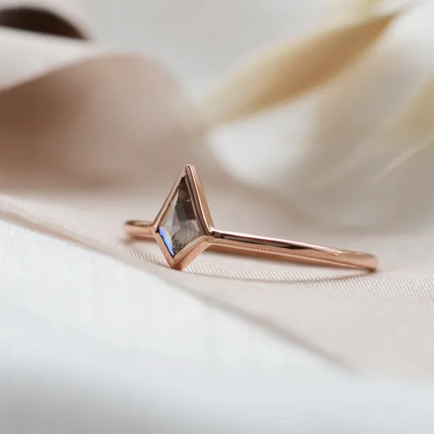 Minimalist kite salt and pepper diamond ring DAKOTA Image