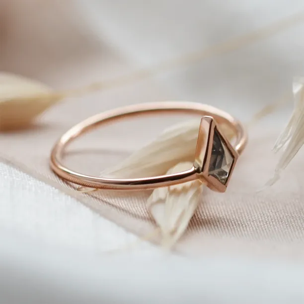 Minimalist kite salt and pepper diamond ring DAKOTA Image