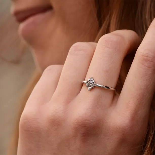Romantic salt and pepper diamond ring ESTRELLA Image