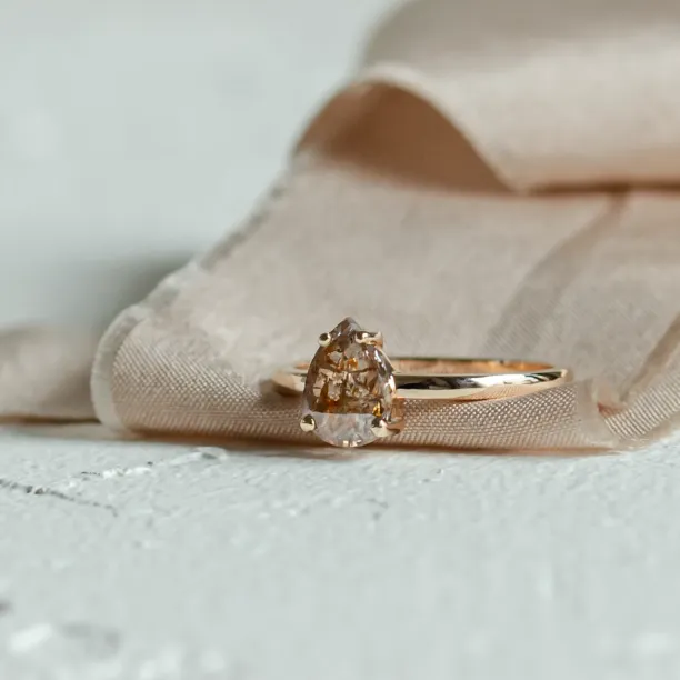 Gold ring with pear salt and pepper diamond BERTO Image