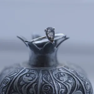 Gold ring with salt and pepper diamond ESSO Thumbnail