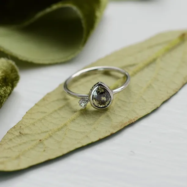 MICHELLE gold ring with salt and pepper diamond 0.6ct Image