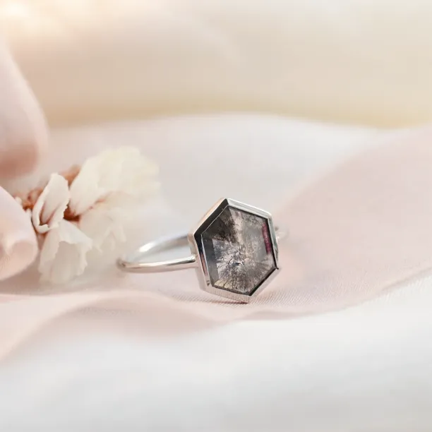 Vintage engagement ring with salt and pepper diamond CARRA Image