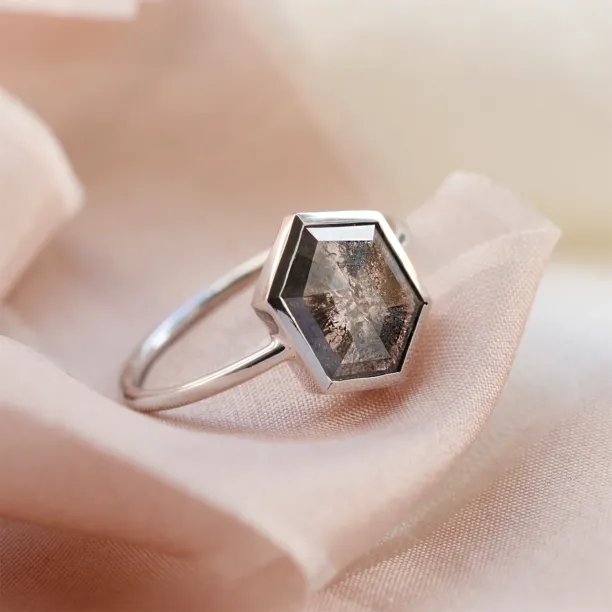 Vintage engagement ring with salt and pepper diamond CARRA Image