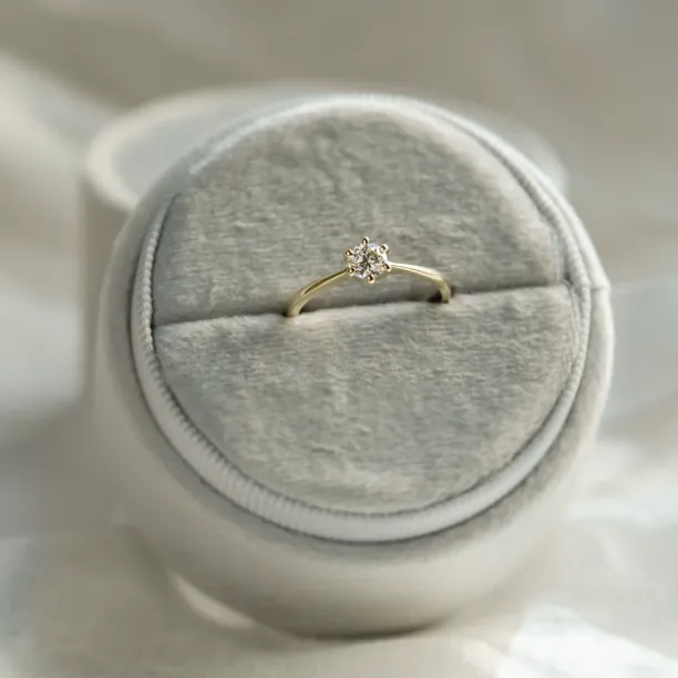 Classic engagement ring with lab-grown diamond STAMO Image