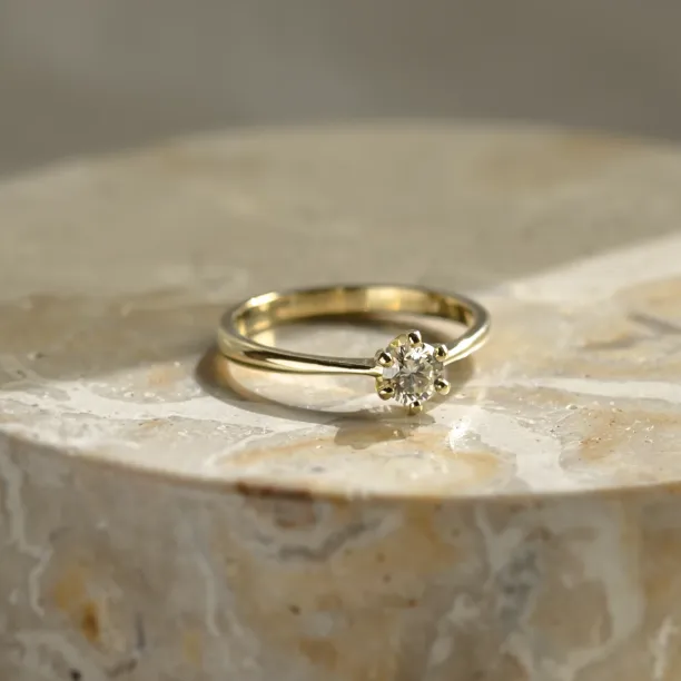 Classic engagement ring with lab-grown diamond STAMO Image