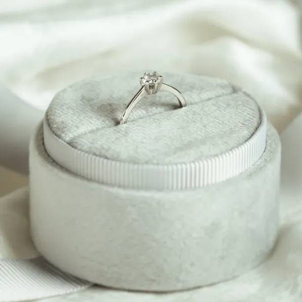 Classic engagement ring with lab-grown diamond STAMO Image