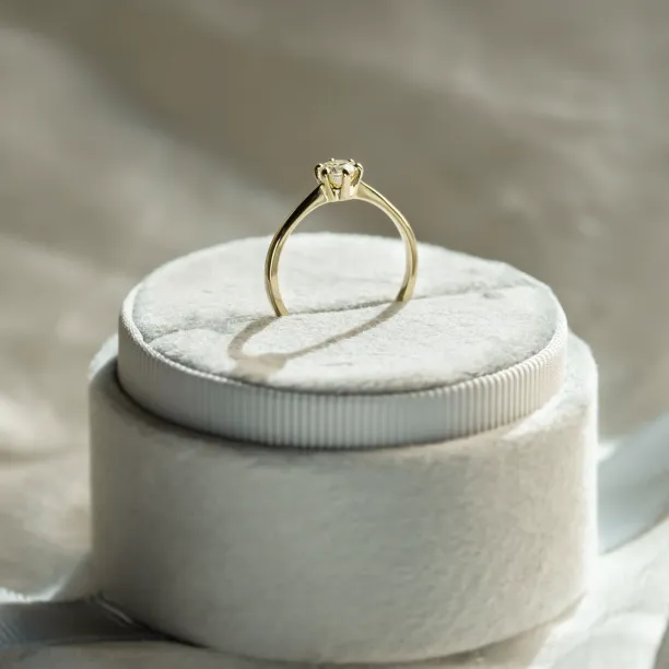 Classic engagement ring with lab-grown diamond STAMO Image