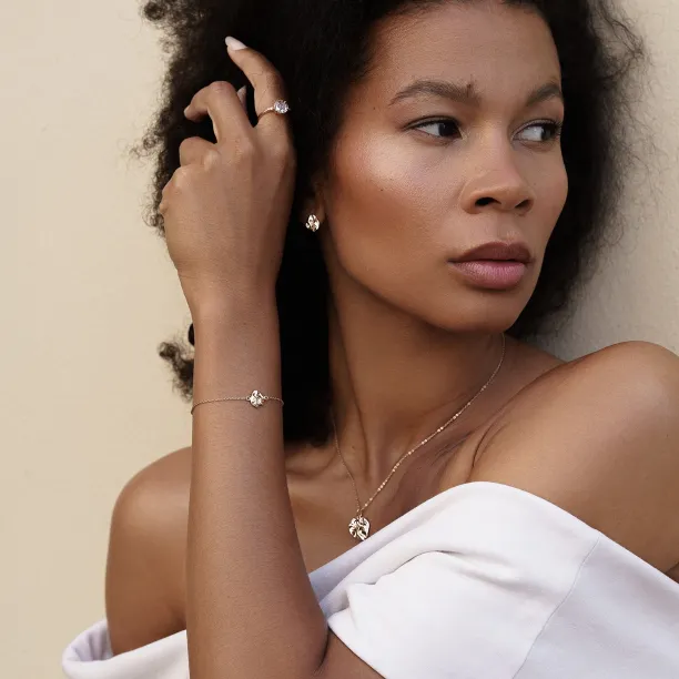 Unique gold heartshaped earrings CHÉRIE Image