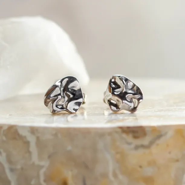 Unique gold heartshaped earrings CHÉRIE Image
