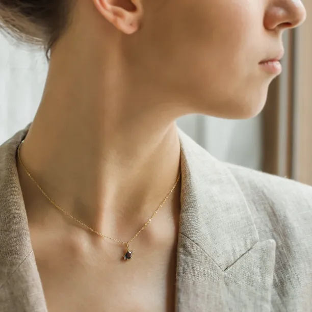 Gold pendant with asymmetrical sapphires and diamonds TRIX Image
