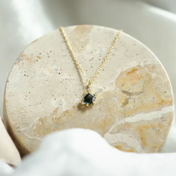 Gold pendant with asymmetrical sapphires and diamonds TRIX Image