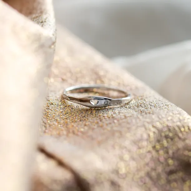 Gold ring with diamond with engraving heart VENI Image