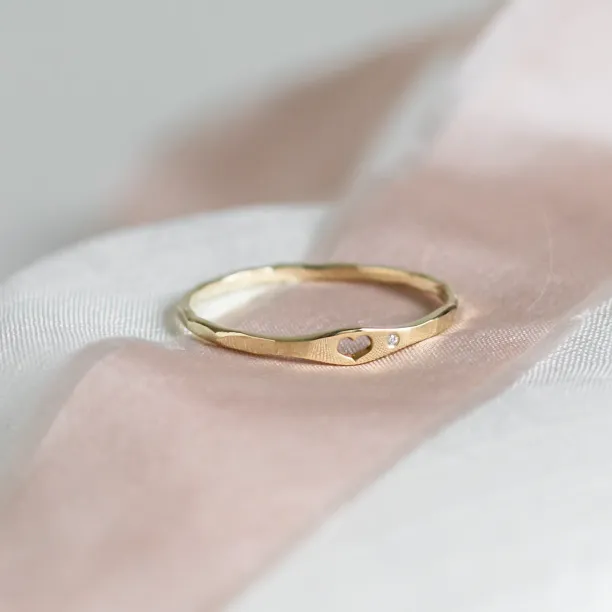 Gold ring with diamond with engraving heart VENI Image