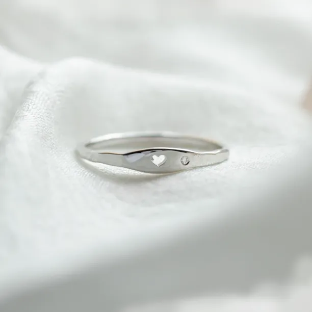 Gold ring with diamond with engraving heart VENI Image