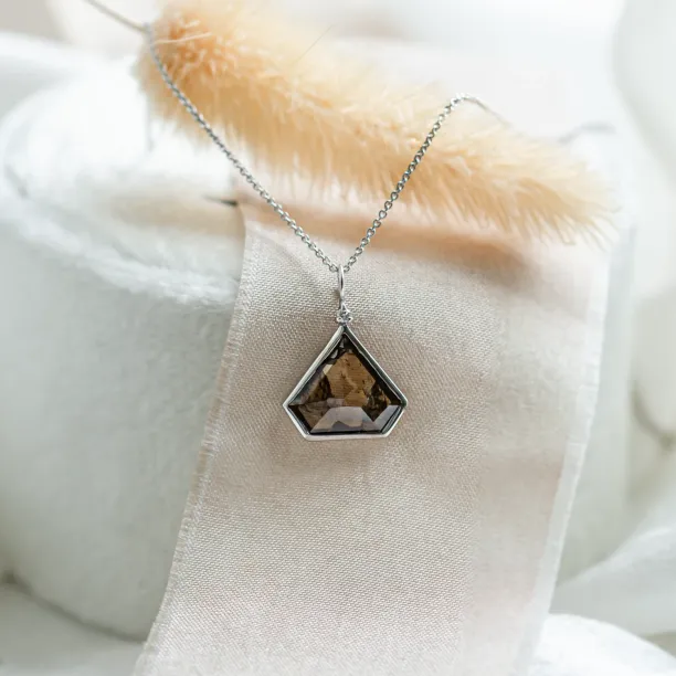 Geometric necklace with shield superman salt and pepper diamond JOE Image