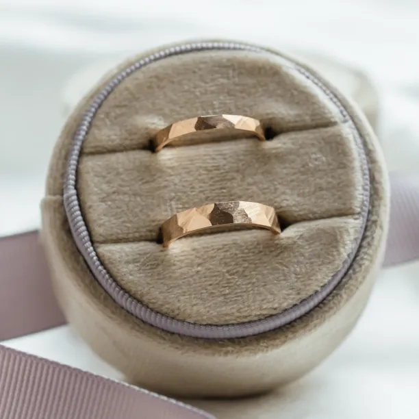 Gold hammered wedding rings BOMM Image