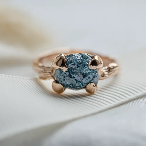 Gold ring with blue raw diamond and unusual rim SKY Image