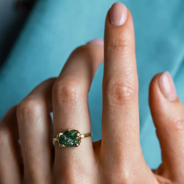Gold ring with raw diamond VITA Image
