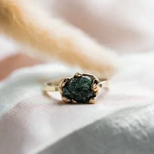Gold ring with raw diamond VITA Thumbnail