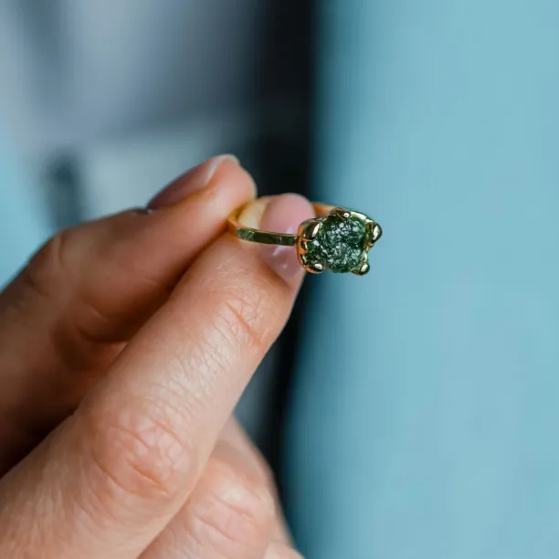 Gold ring with raw diamond VITA Image