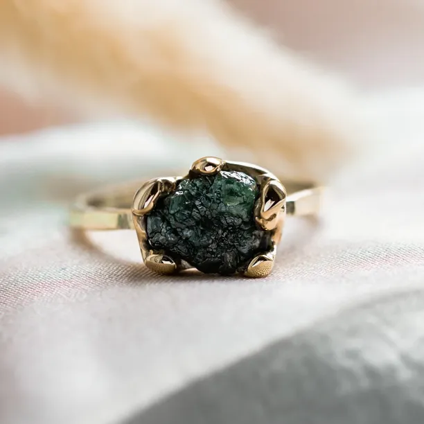 Gold ring with raw diamond VITA Image