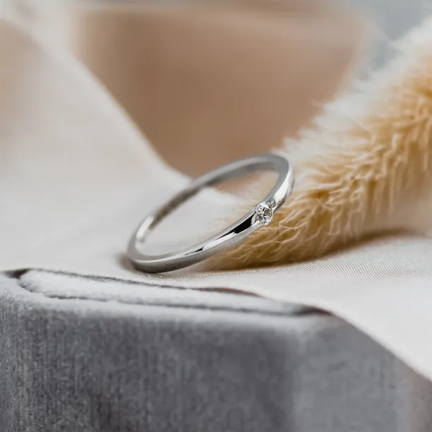 Minimalist diamond engagement ring HAIM Image