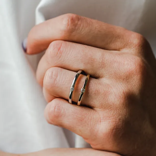 Minimalist diamond engagement ring HAIM Image