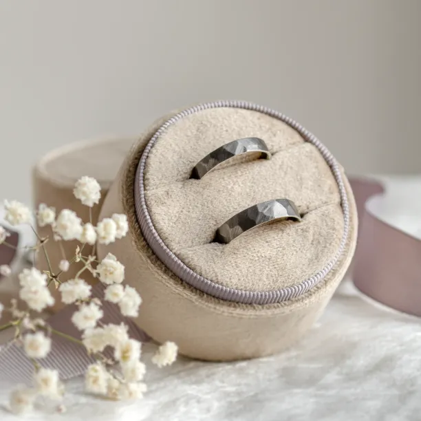 Hammered Wedding Rings made in gold PERU Image