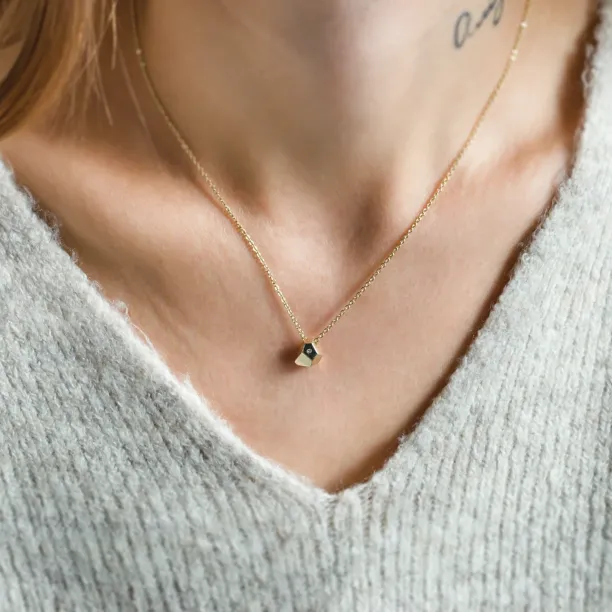 Solid gold necklace with faceted pendant RISO Image