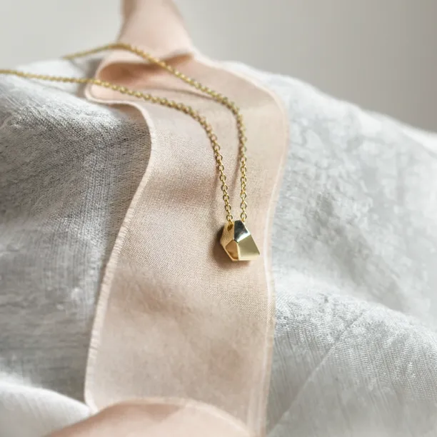 Solid gold necklace with faceted pendant RISO Image