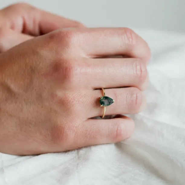 Minimalist engagement ring with moss agate FREYA Image