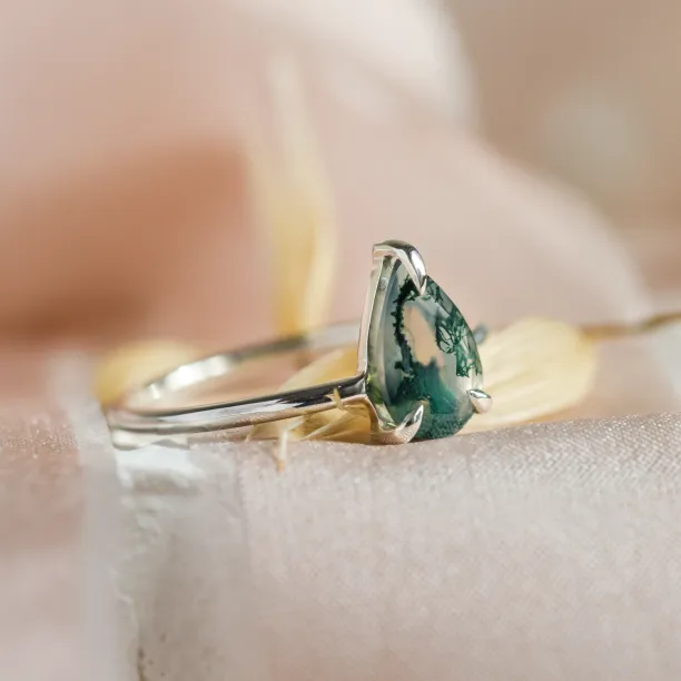 Minimalist engagement ring with moss agate FREYA Image