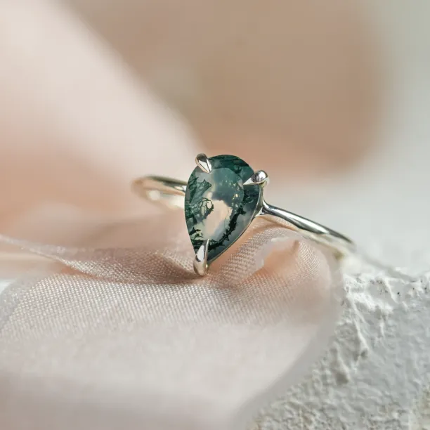 Minimalist engagement ring with moss agate FREYA Image