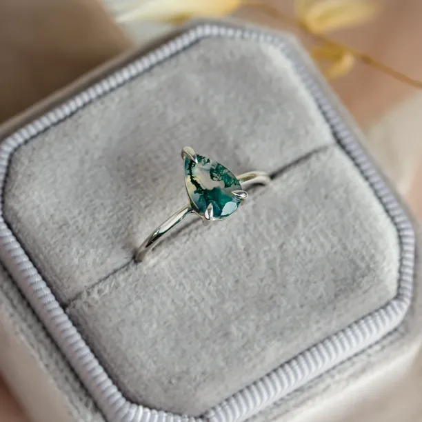 Minimalist engagement ring with moss agate FREYA Image