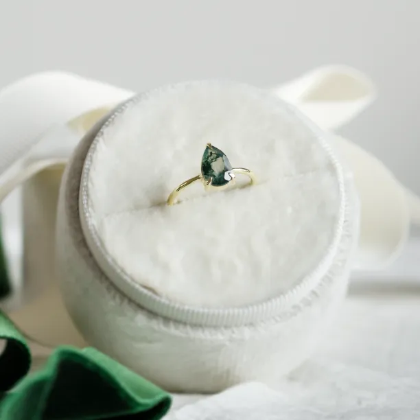 Minimalist engagement ring with moss agate FREYA Image