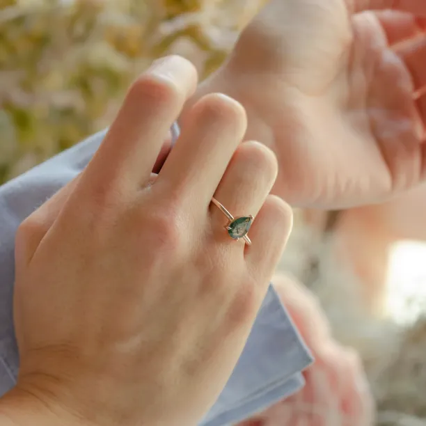 Minimalist engagement ring with moss agate FREYA Image
