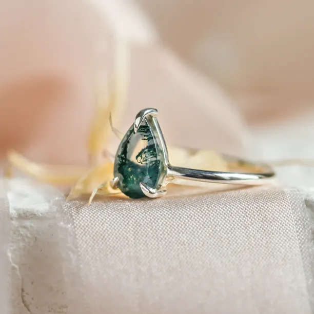 Minimalist engagement ring with moss agate FREYA Image