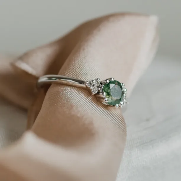 Noble gold ring with moss agate and diamonds MONNY Image
