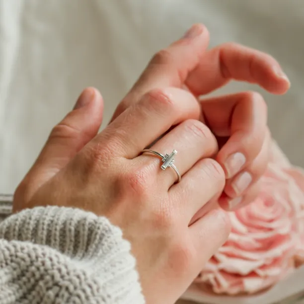 An unconventional engagement ring with a central baguette moissanite ETHEL Image