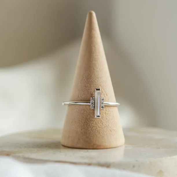 An unconventional engagement ring with a central baguette moissanite ETHEL Image