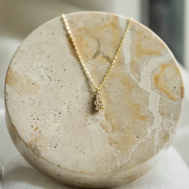 Diamond cluster pendant ELLE Image