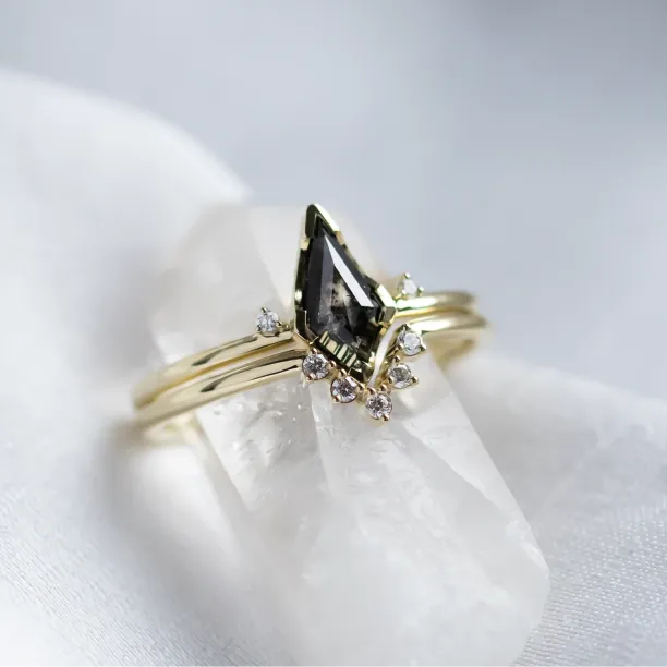 Salt and pepper diamond and classic diamond ring set DIVINITY Image